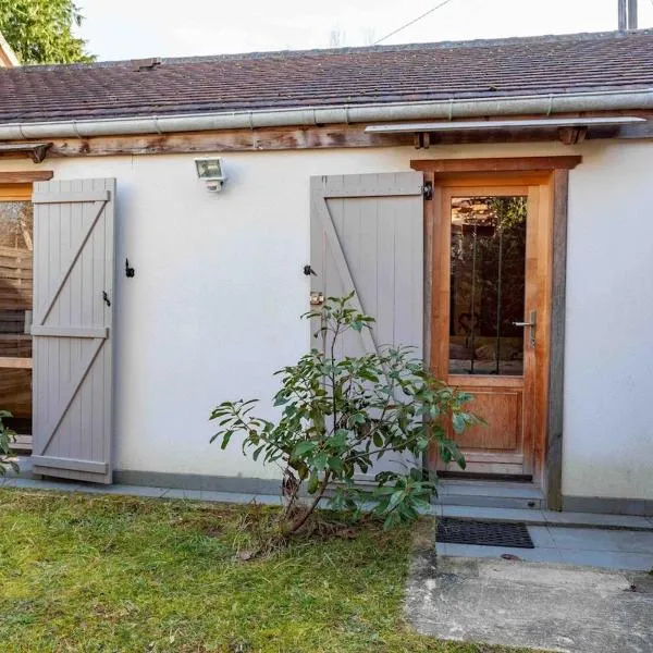 Studio en Bois avec jardin clos, hotel v destinaci Bullion