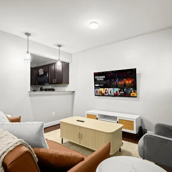 Lux 1BR Apt in North Loop Near UT Free Parking, hotel en Austin