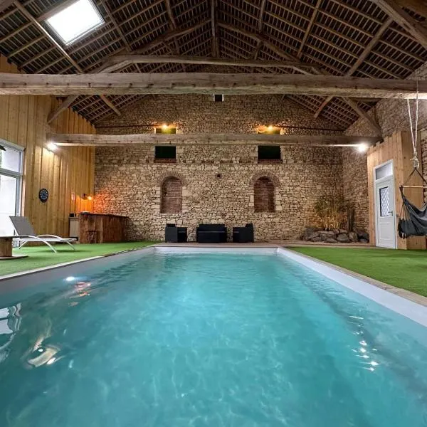 Gite de charme avec piscine intérieure, Hotel in Amné-en-Champagne