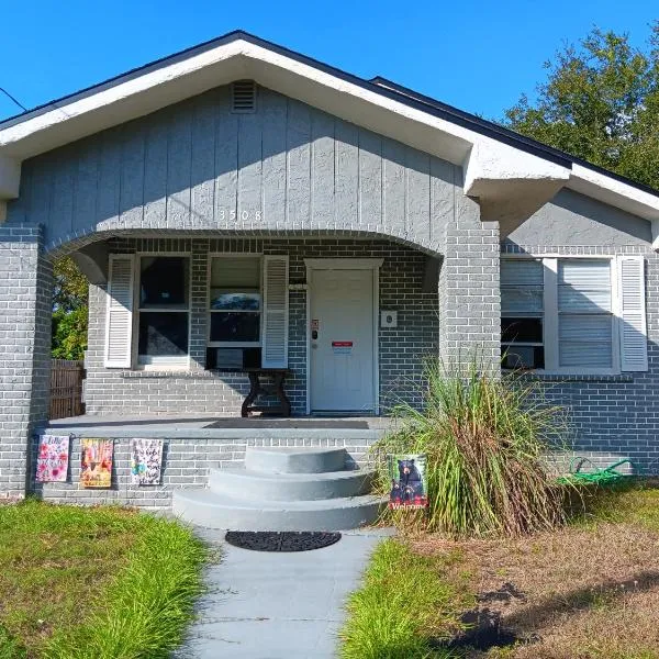 Hostel Tampa, near downtown, Ybor City, 15 minutes drive to airport, ξενοδοχείο στην Τάμπα