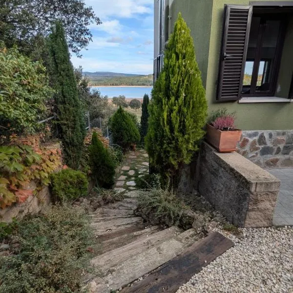 La Puebla de Castro에 위치한 호텔 La Casa del Lago con vistas a las Montañas