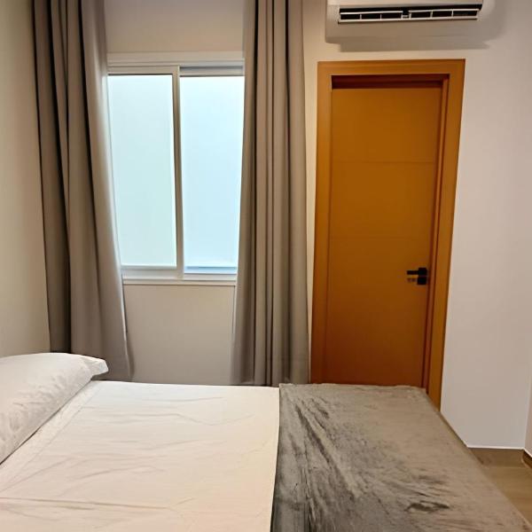 Flat 11 amplo c/ ar-condicionado perto Anclivepa