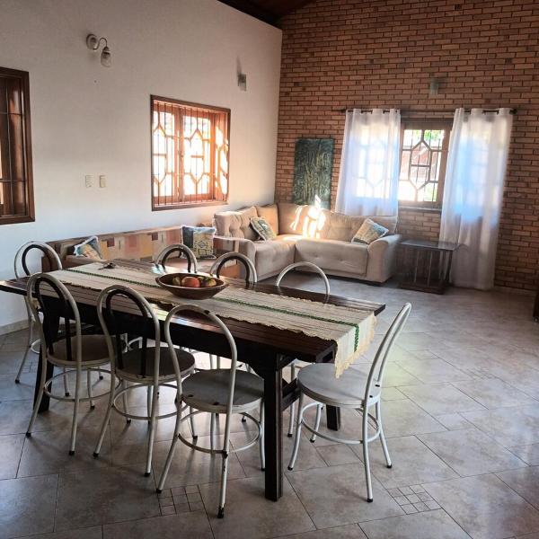 Espaçosa casa em Ubatuba, a 100m da melhor praia