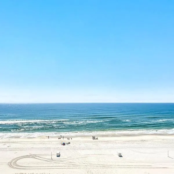 Beachfront Bliss! 1800 sq ft Spacious 3BR Sleeps 12 - Oceans 9D, Hotel in Gulf Shores