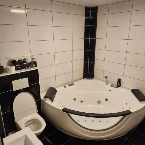 Nice Apartment in Sjetnemarka - Free parking and WiFi, hotel en Trondheim