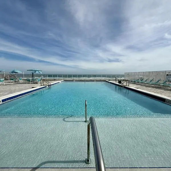 SeaBliss, oceanfront 1st floor cozy condo, hotel in Daytona Beach
