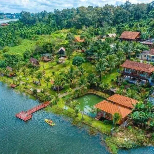 Lá Homestay Đăkmil, hotel din Ðak Lao