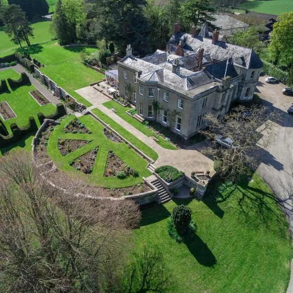 Burton Court, hotel in Weobley