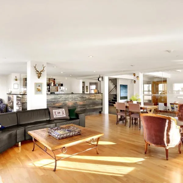 Eldey Airport Hotel, hotel em Keflavík