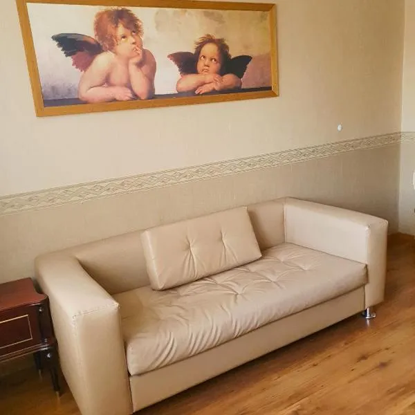 2-х комнатная квартира в центре, hotel in Karagandy