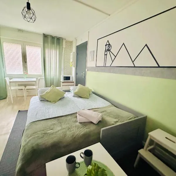 Terrils jumeaux, Train Lens - Paris trajet d'environ 1 heure 10 minutes, hotel em Lens