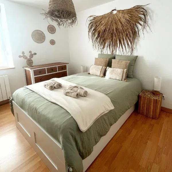 Le Cocon de KENNA au centre du bourg, ξενοδοχείο σε Dompierre-sur-Besbre