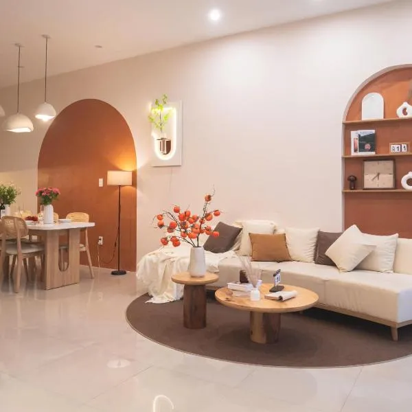 N&N Modern House-3BRs-Mini Golf-Bida-5mins walk to My Khe Beach，位于岘港的酒店