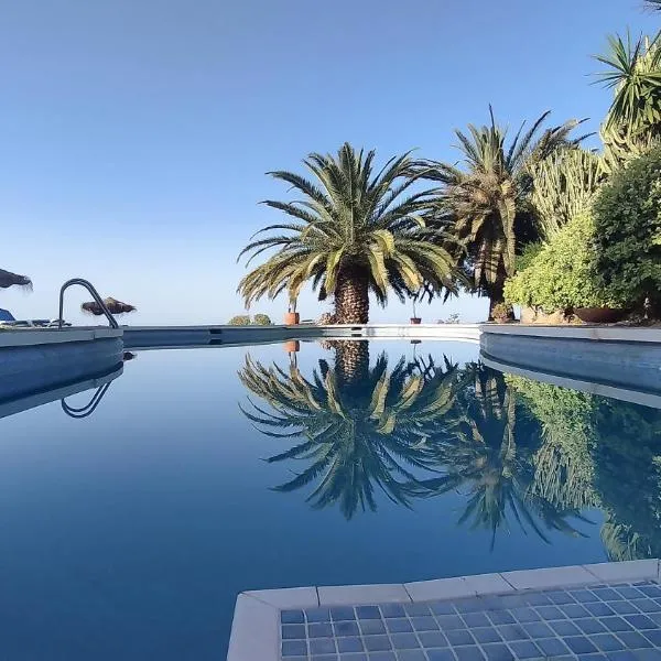 Hotel Cortijo de la luna, hotel u gradu Almunjekar