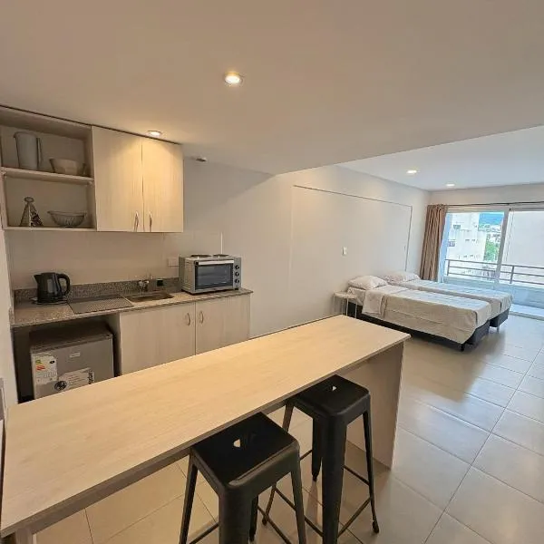 Studio confortable con wifi, balcón y ubicación top, hotel i San Salvador de Jujuy