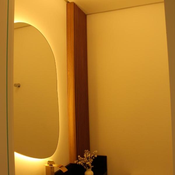 Apto 2 suítes lavabo próximo santinha