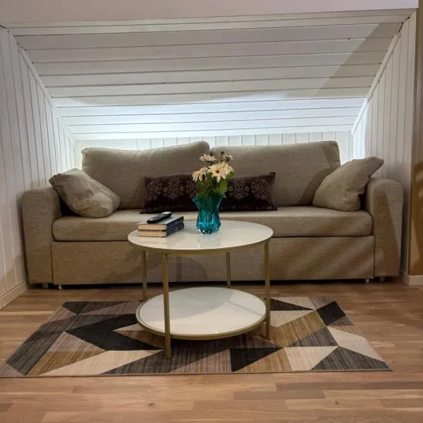 3 soveroms leilighet-komfort og stil -perfekt for ferie og jobb, hotel in Gjøvik