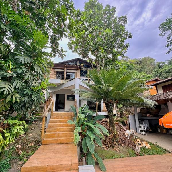 Casa com piscina em maresias 200 metros da praia