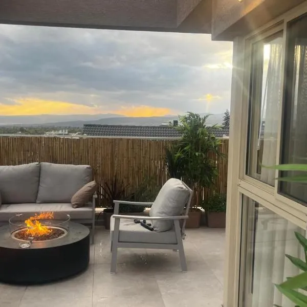 Second Floor סוויטה מודרנית מפנקת ברמת הגולן, hotel em Katzrin