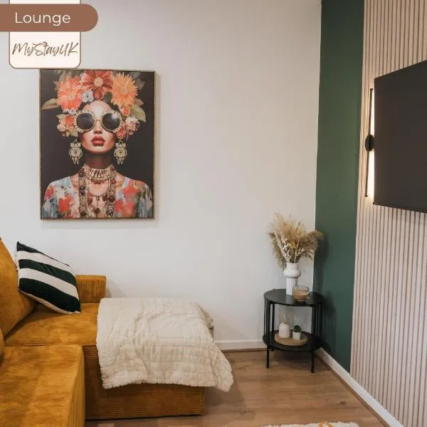 Modern City-Centre Home | Sleeps 12 | Free Parking, hotel in Manchester
