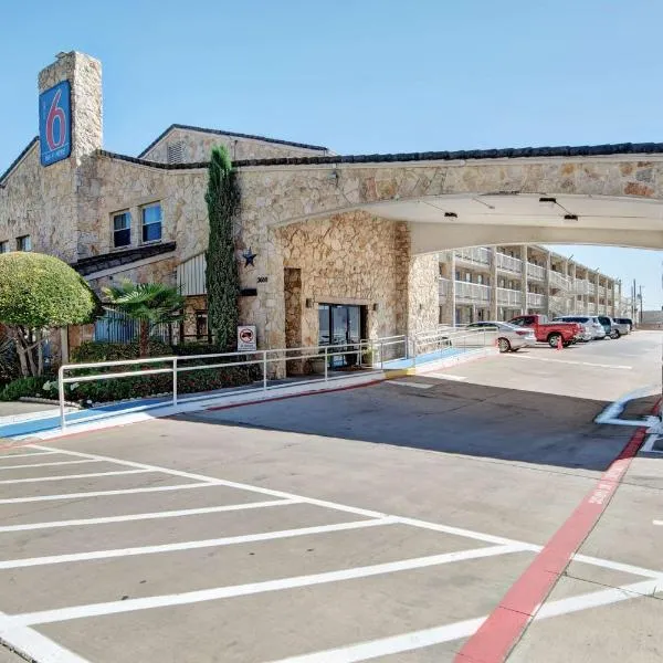 Motel 6-Dallas, TX - Forest Lane โรงแรมในฟาร์เมอร์สแบรนช์