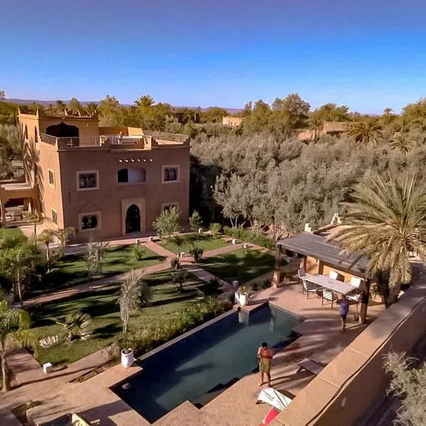 Dar Lily, villa familiale avec piscine et services, hotel in Skoura