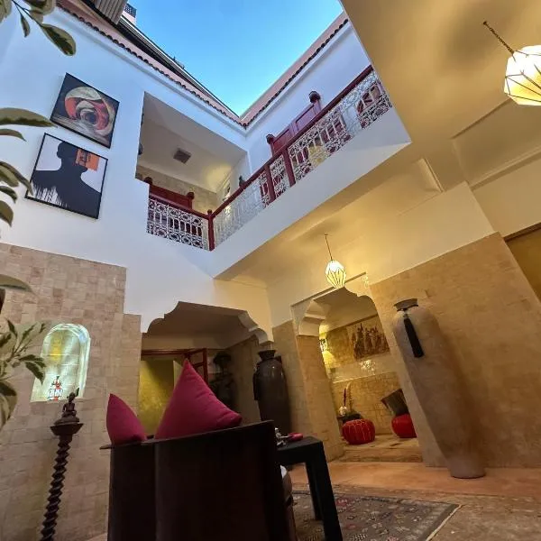Your Soul's Retreat-Entire Riad, отель в Марракеше