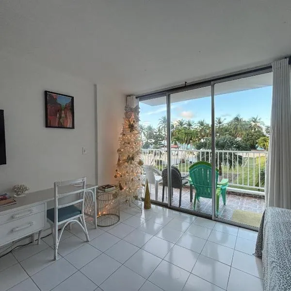 Hobie Beachfront Apartment Isla Verde, hotel v destinaci San Juan