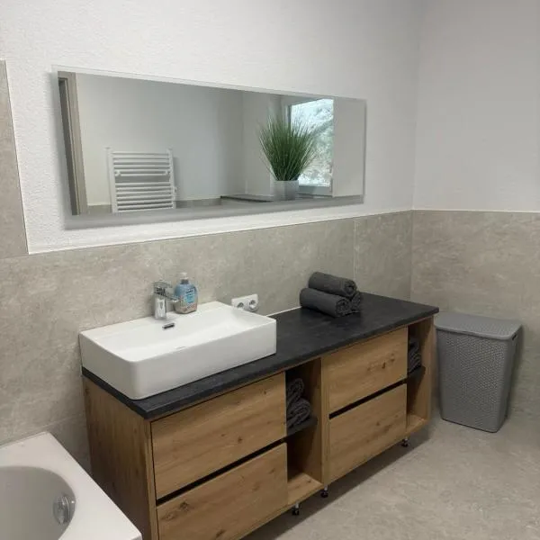 KRAICHGAU # Ein Haus mit 3 Schlafzimmer und Terrasse, hotel in Ittlingen