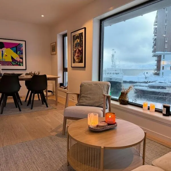 Luxury Panorama Apartment by the Sea with Northern Lights View, hotelli Tromssassa