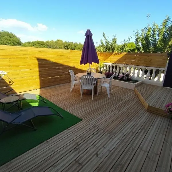 Studio cosy avec terrasse, hotel v destinaci Rians