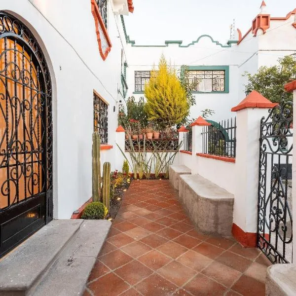 Casa céntrica con 4 habitaciones y estacionamiento, hotel Pueblában
