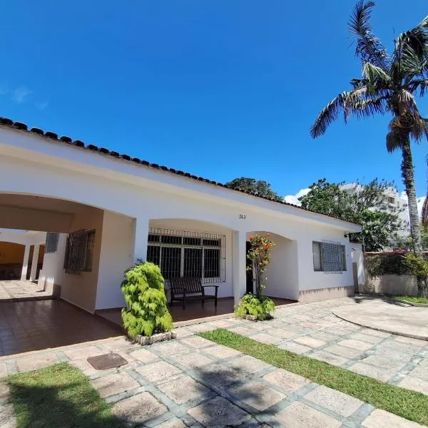 Casa Térrea Espaçosa Centro , Bertioga-Pertinho da Praia, hotel in Bertioga