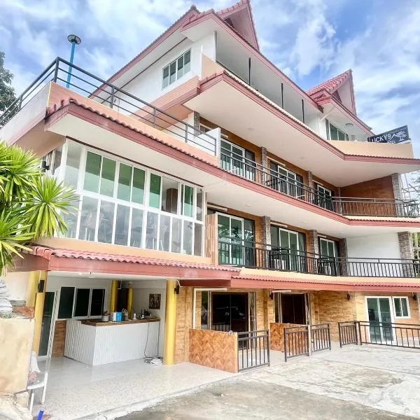 Lucky 9 Airport Hotel Phuket, готель у місті Най-Гарн-Біч
