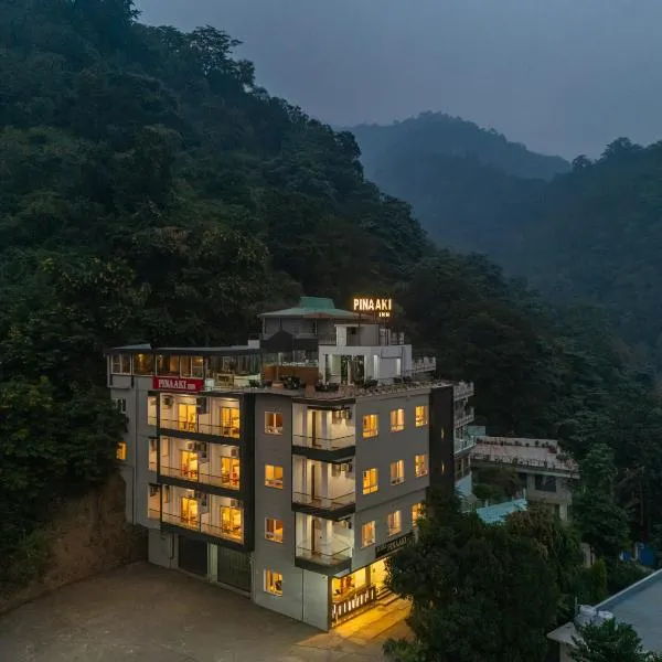 Perfectstayz Premium Pinaaki Rooftop cafe with Ganges view, Hotel in Rishikesh