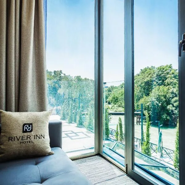 River Inn Hotel, hotel i Yakkasaray