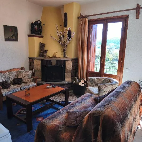 Efis house, hotel in Kalívia