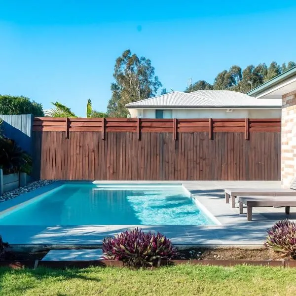 Cozy 4BR House in Coomera - with Pool and parking, hotell Gold Coastis