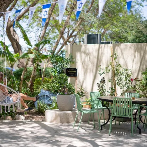 Eretz Zeelim, hotel Ẕeʼelim városában