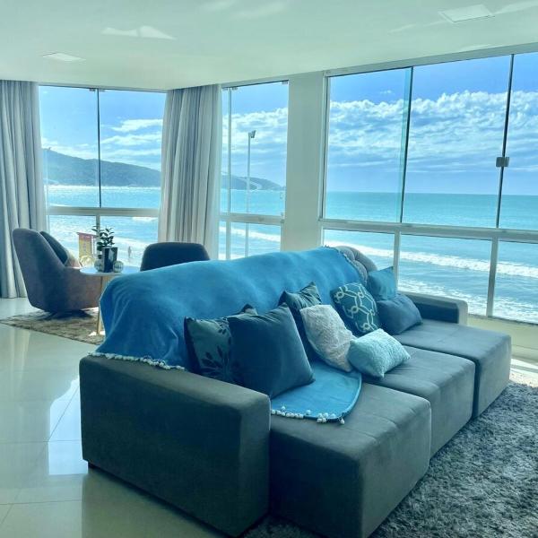 Dúplex frente ao mar localiza em Bombas