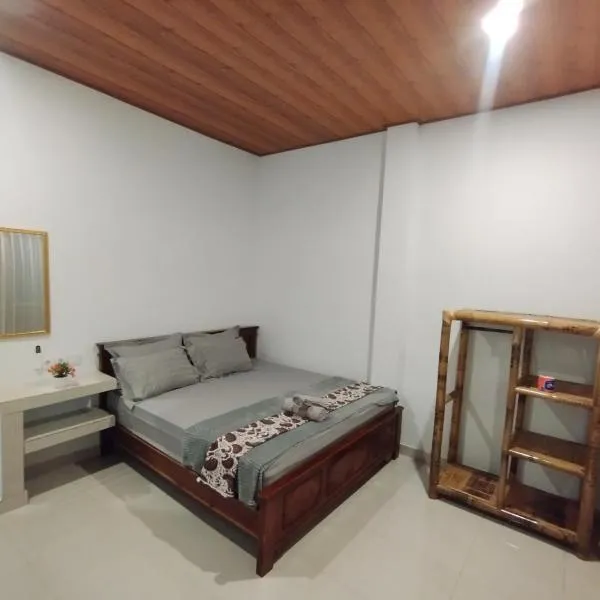 Ilham Homestay: Kuta Lombok'ta bir otel