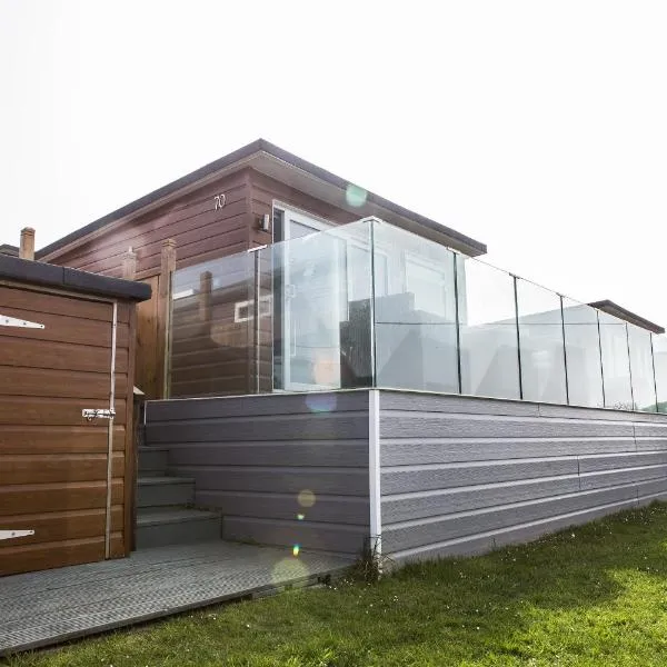 Bovisand Beach Area Chalet, 2-Bed Sea View with Gated Parking & BBQ, hotel in Plymouth