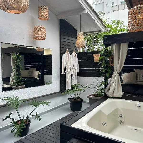Pousada Flat com jacuzzi privativa aquecida 300 m da Praia e Roda Gigante, hotel em Balneário Camboriú