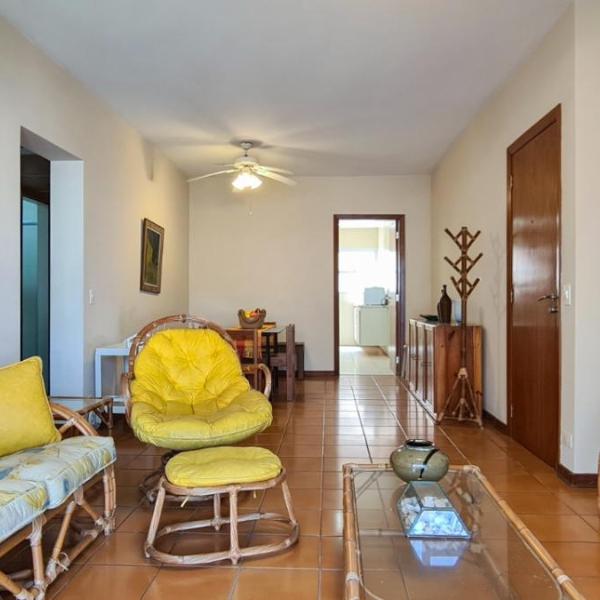 Apartamento amplo em andar alto com vista para praia
