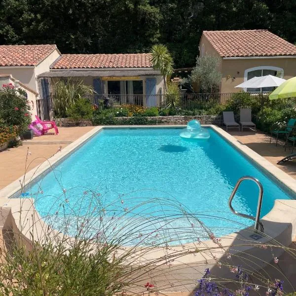 Les Hauts d'Eyragues gîte Aigue Marine Meublé classé 4 étoiles, hotel di Eyragues