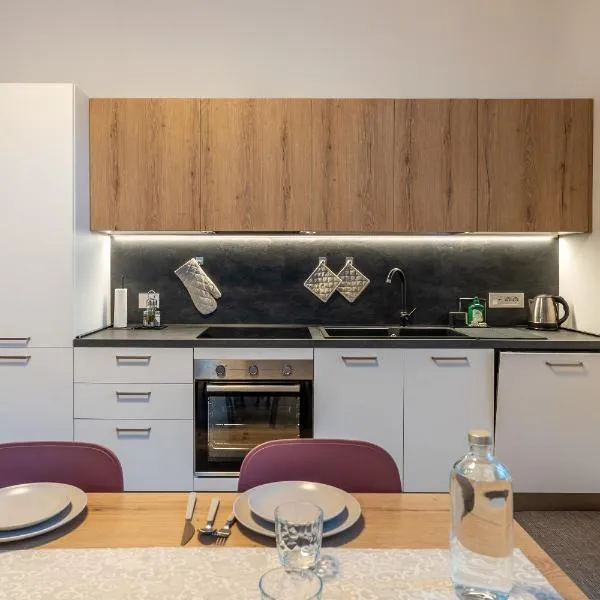 Apartments and holidays Cav Paolo Tione di Trento, hotel in Tione di Trento