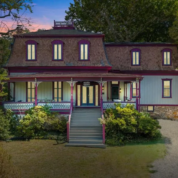 The Manor - Historic Mansion, Wifi, Covered Porch, Screen Porch, King Bed, Walk to Spas, Shops & Restaurants, hotel en Berkeley Springs