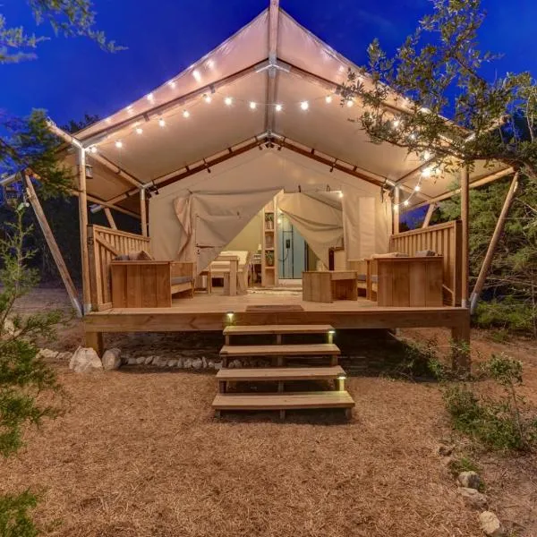 Glamping Getaway on Winery in Hill Country, hotel in Johnson City