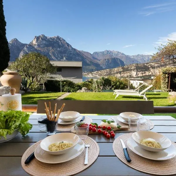 Appartamento in zona panoramica con giardino, hotel em Nago-Torbole