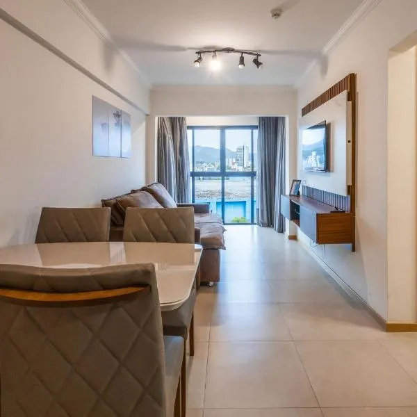 Com piscina próximo a Vila Germânica RN4960, hotel u gradu Blumenau